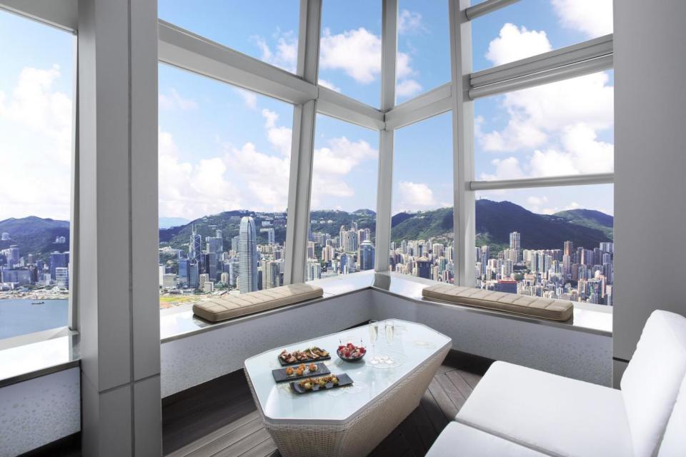 Ozone terrace in the daytime (Ritz Carlton Hong Kong)