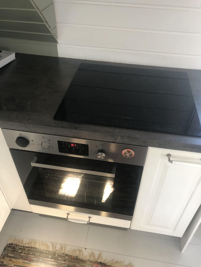 Stove and oven are misaligned