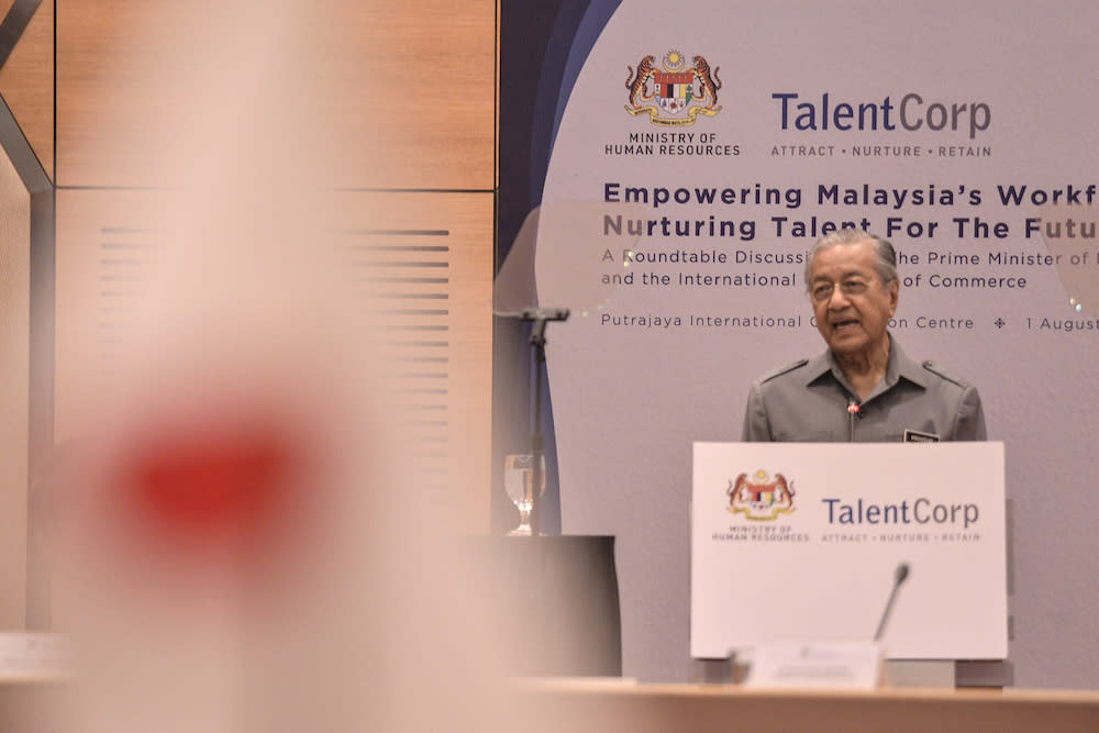 Prime Minister Tun Dr Mahathir Mohamad delivers his speech during a roundtable discussion with international chambers of commerce at the Putrajaya International Convention Centre August 1, 2019. — Picture by Shafwan Zaidon