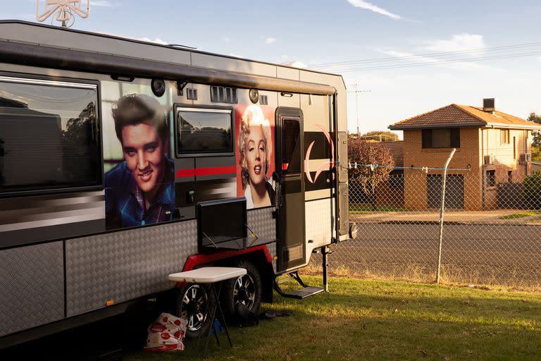 Un motor home con fotos de Elvis Presley y Marilyn Monroe 