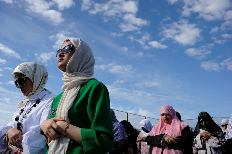 Yemeni-American Muslim sisters Hajar Udayni (L) and Sara Udayni Udayni take part in Eid al-Fitr prayers in Brooklyn, New York, U.S., June 25, 2017.&nbsp;