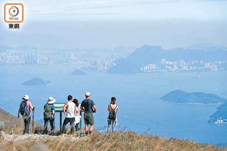 李家超指在大嶼山地區興建世界級環島單車徑的構思可行。