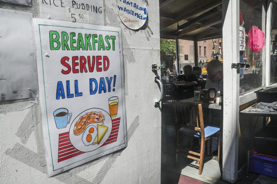 Un poster de Miguel y Carlos Cevallos es mostrado en el restaurante La Bonbonniere, en Nueva York, el martes 30 de agosto del 2022. (AP Photo/Bebeto Matthews)