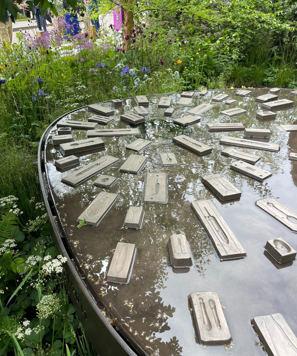 <p> Water features are a top modern gardening idea, but you don't have to splash out (sorry) on a new fountain or waterfall: a DIY mini pond is the perfect focal point. </p> <p> As per <a href="https://www.wildlifetrusts.org/actions/how-create-mini-pond" rel="nofollow noopener" target="_blank" data-ylk="slk:The Wildlife Trust;elm:context_link;itc:0;sec:content-canvas" class="link ">The Wildlife Trust</a>, a washing-up bowl, a large plant pot, or a disused sink could all be repurposed as ponds – and all are a brilliant way to support local wildlife, too, especially during the oncoming heatwave. </p>