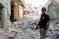 A member of the Counter Terrorism Service stands at the positions of Iraqi forces at the Old City in Mosul, Iraq June 29, 2017. REUTERS/Erik De Castro