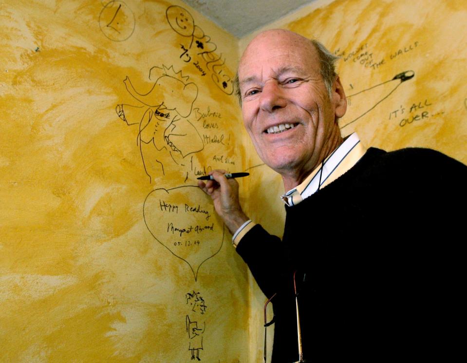 Laurent de Brunhoff signing a wall at Mabel's Fables in Toronto in 2006