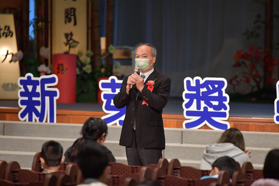 慈濟舉辦2022年新芽獎學金頒獎典禮，台南女中洪慶在校長出席勉勵學子。(攝影：蔡淑娟)