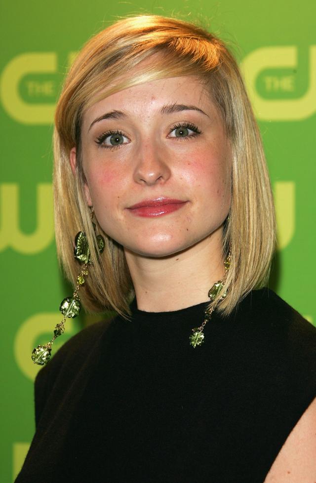 Kristin Kreuk Porn - Allison Mack was a top NXIVM member who persuaded women to join a cult-like  group. Here's what to know about the former actor's role in the sex cult.