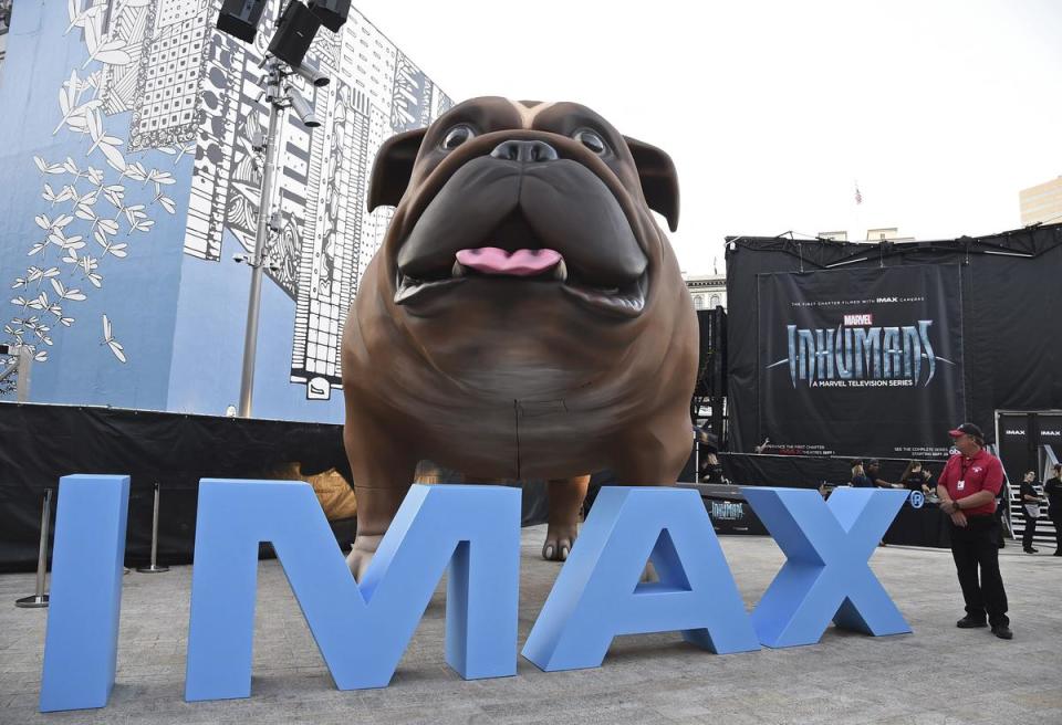 《異人族》於聖地牙哥動漫展場外，展示片中擁有異能的鎖齒犬。