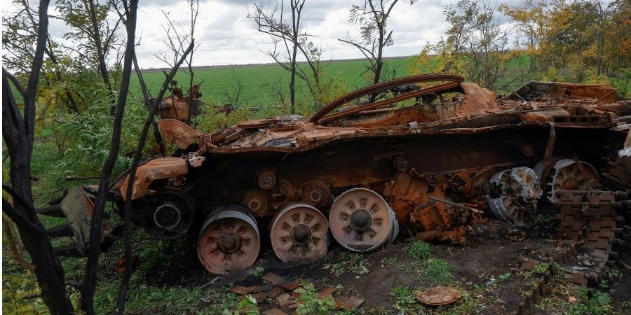 Destroyed Russian T-72 tank in southern Ukraine, Mykolaiv Oblast