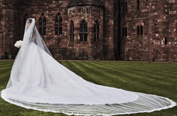 <p>Ciara et Russell Wilson se sont mariés à Cheshire et la mariée portait une robe sur mesure Roberto Cavalli particulièrement impressionnante. <i>[Photo : Instagram/Ciara]</i></p>