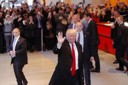 U.S. President elect Donald Trump reacts to a crowd gathered in the lobby of the New York Times building after a meeting in New York, U.S., November 22, 2016. REUTERS/Lucas Jackson