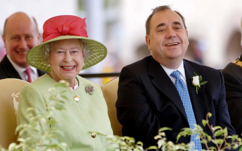 Queen Elizabeth and Alex Salmond in June 2007 when he was First Minister of Scotland  - MICHAEL BOYD/AFP/Getty 