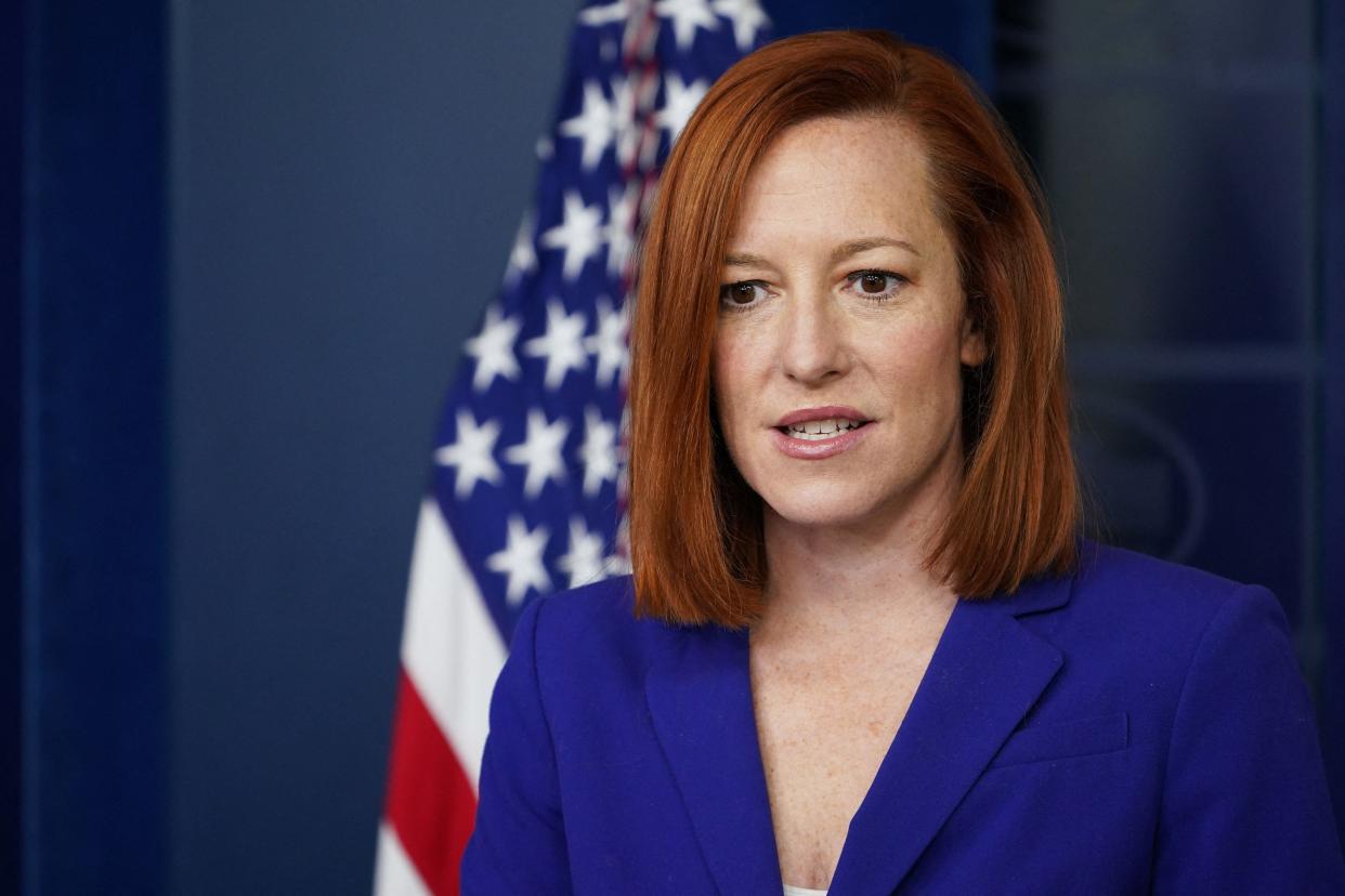 <p>La secretaria de prensa de la Casa Blanca, Jen Psaki, habla durante la sesión informativa diaria en la Sala Brady Briefing de la Casa Blanca en Washington, DC, el 8 de marzo de 2021. </p> (Foto de MANDEL NGAN / AFP a través de Getty Images)