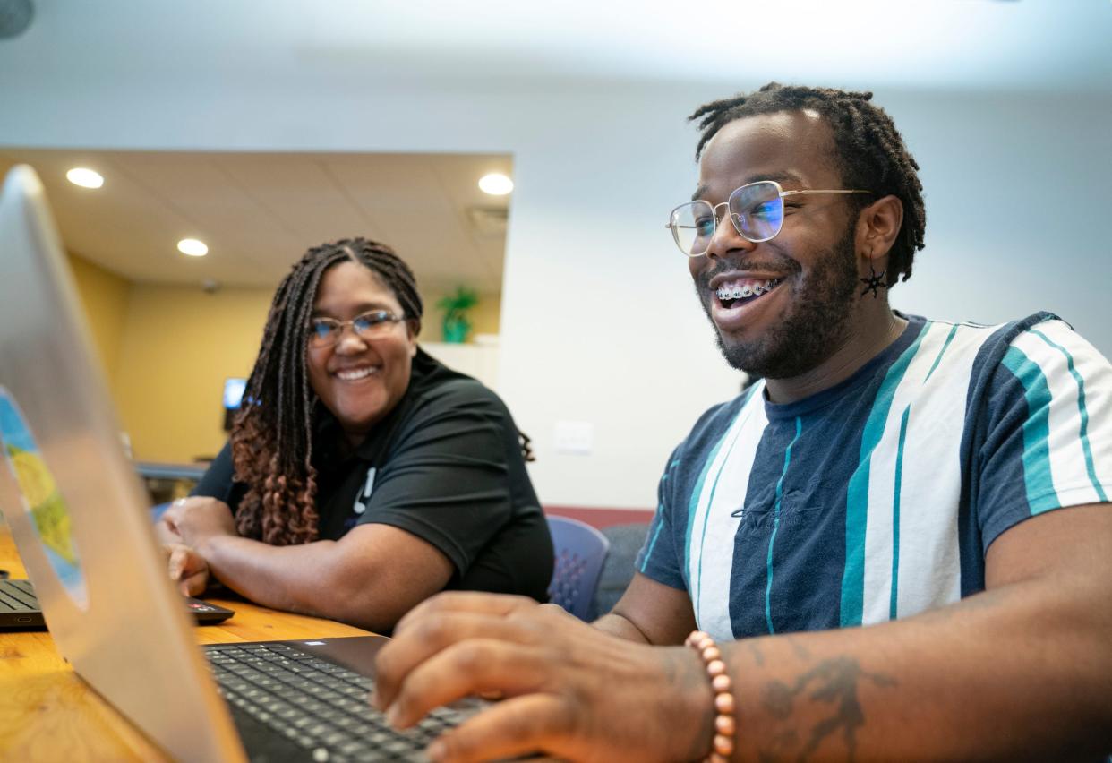 Dr. Raylynn Henry, 39, of Redford, left, director of degree attainment at Degree Forward, helps DeShawn Lindsay, 24, of Detroit, as they work through a mentoring session as Lindsay works on his communications degree from Southern New Hampshire.