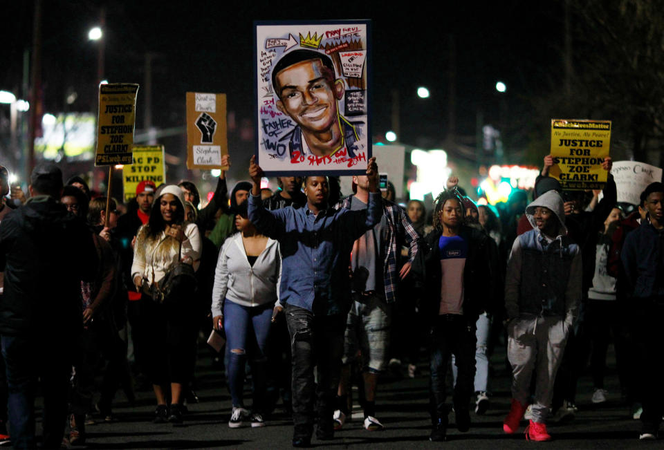 <p>Demonstrators march to protest the police shooting of Stephon Clark, in Sacramento, Calif., March 23, 2018. (Photo: Bob Strong/Reuters) </p>