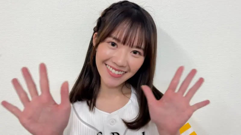 ▲台灣前女子偶像團體AKB48 Team TP成員邱品涵，到場軟銀球團啦啦隊，創下史上第一外國成員記載。（圖／翻攝自「鷹フル」X）