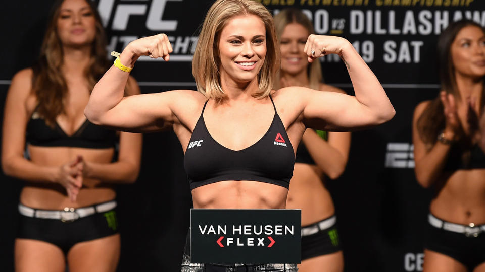 Paige VanZant posando antes de la UFC Fight Night en Brooklyn, en 2019. (Foto de Josh Hedges/Zuffa LLC vía Getty Images)