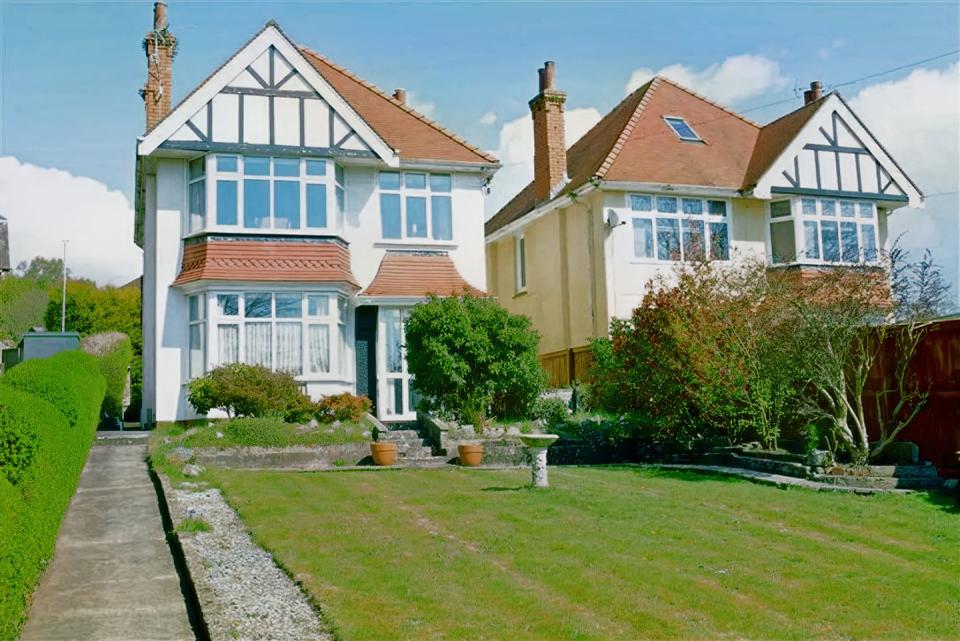 <p>This imposing detached property — right in the heart of Swansea — might not be on the market anymore, but we can see why it was one of the most-viewed. Built in 1939, it retains many of it's original features and offers spacious living areas. </p><p>This property has been sold subject to contract, but you can still take a tour <a href="https://www.zoopla.co.uk/for-sale/details/58314533/" rel="nofollow noopener" target="_blank" data-ylk="slk:here;elm:context_link;itc:0;sec:content-canvas" class="link ">here</a>. </p>