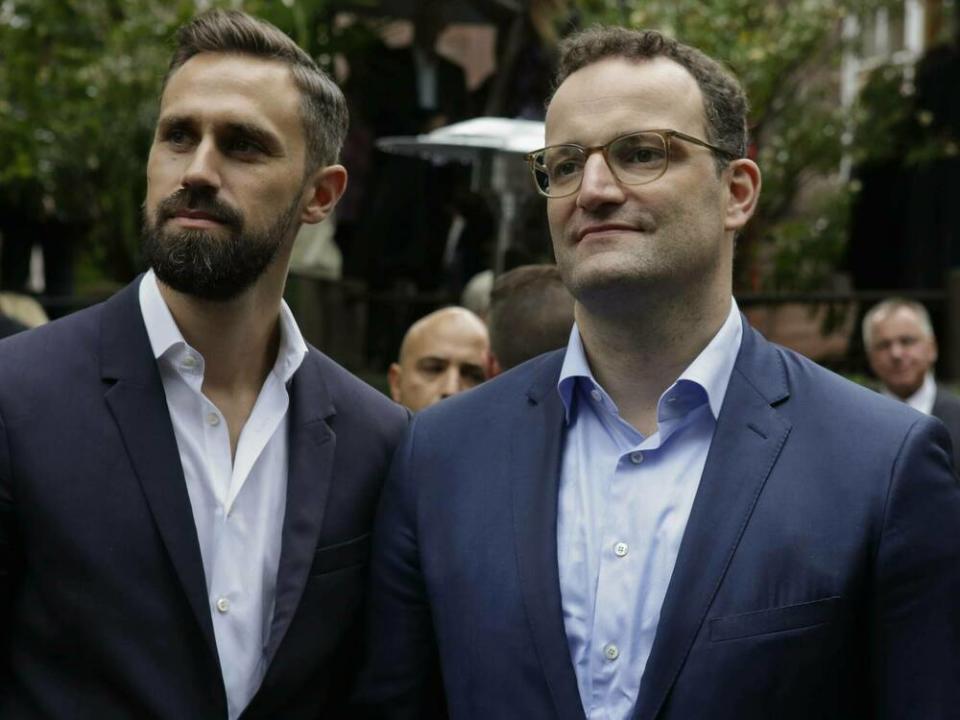 Jens Spahn (r.) und Daniel Funke wurden positiv auf Corona getestet. (Bild: imago images / Pacific Press Agency)