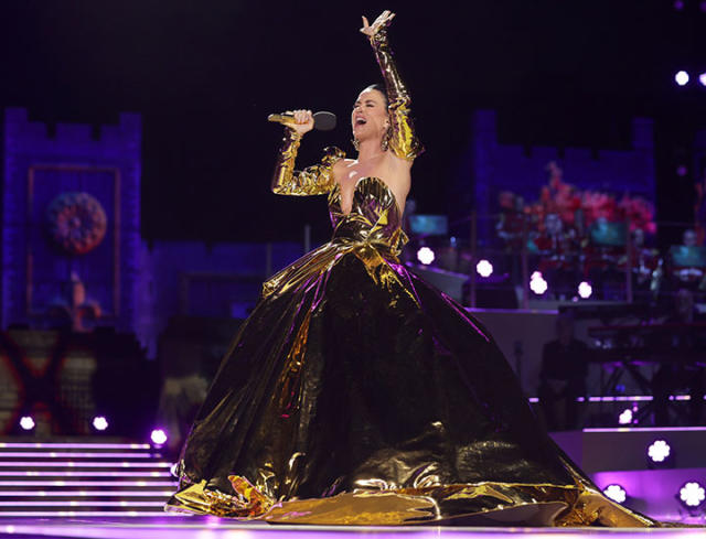 Katy Perry pays tribute to both Her late Majesty and Vivienne