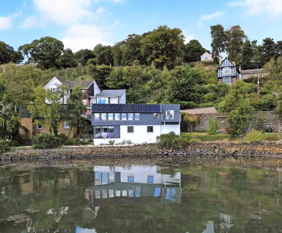 waterside property in Inverkeith