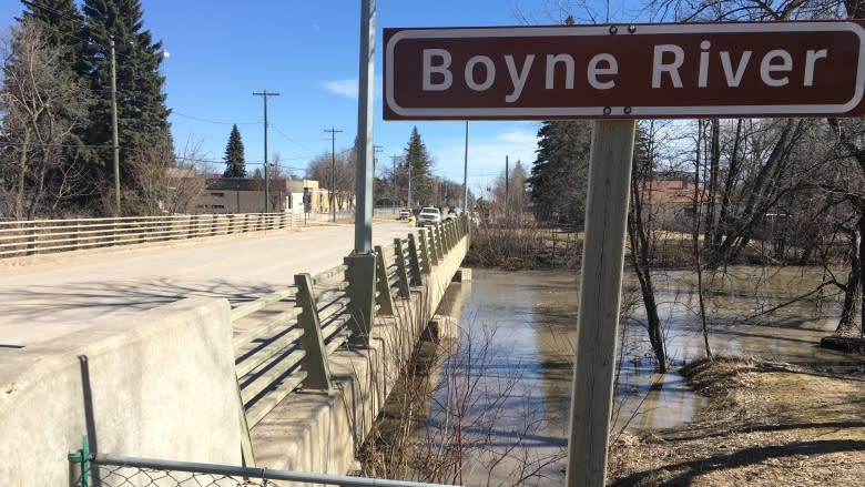 Worst flood in decades threatens 300 properties in Carman, Man.