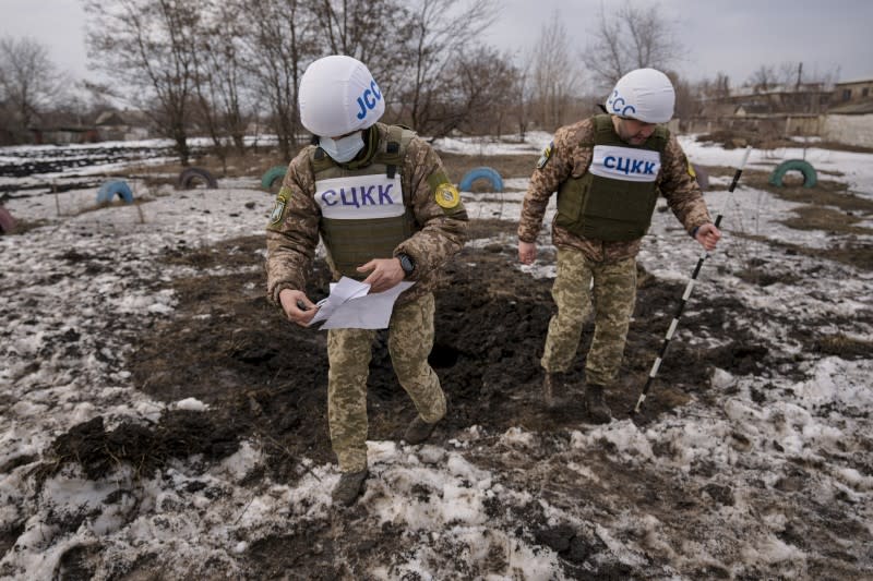 2022年2月17日，烏克蘭頓巴斯（Donbas）地區親俄羅斯叛軍發動砲擊（AP）