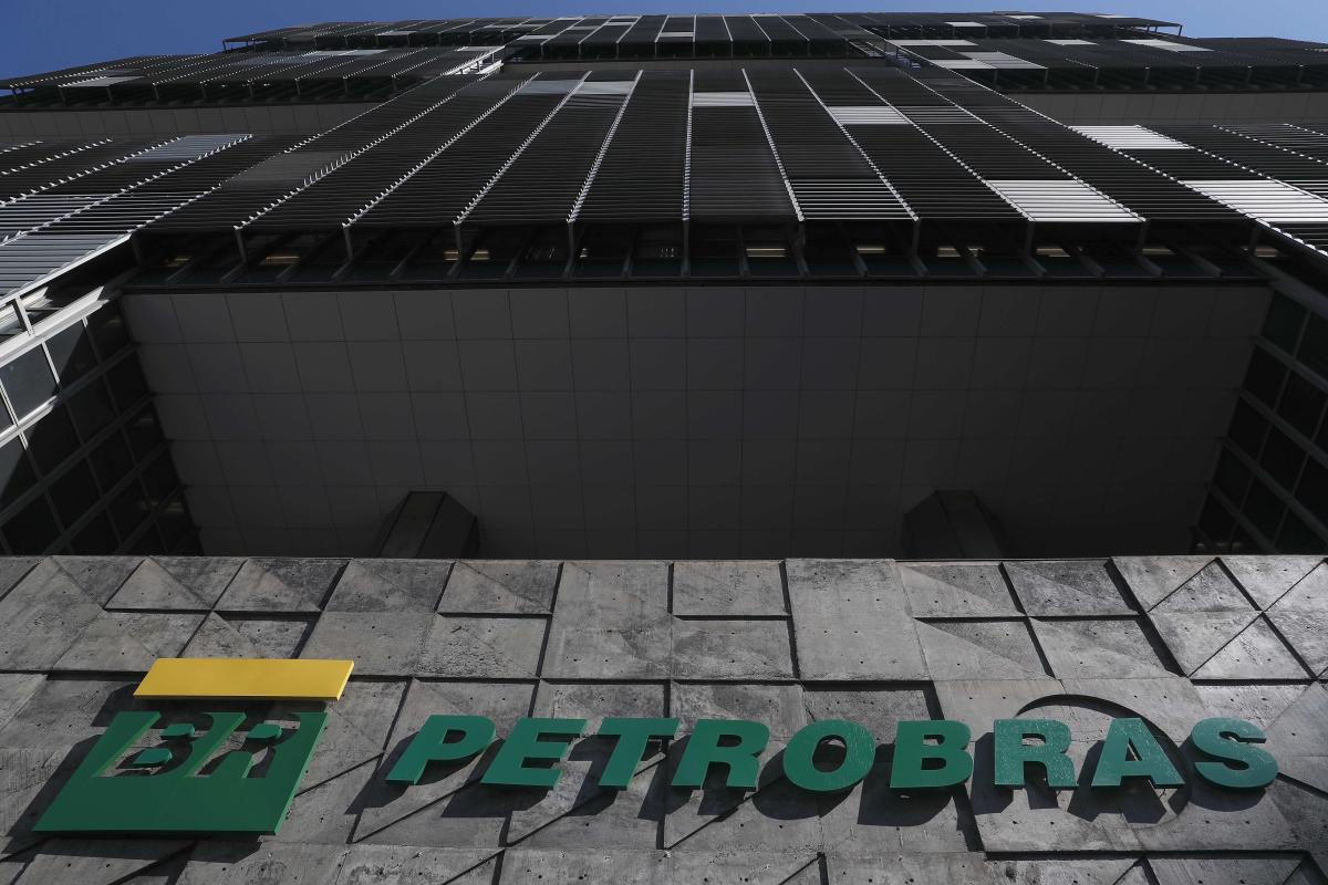 Компания миллион. Petrobras компания. Петробрас Бразилия. Petrobras Green Energy.