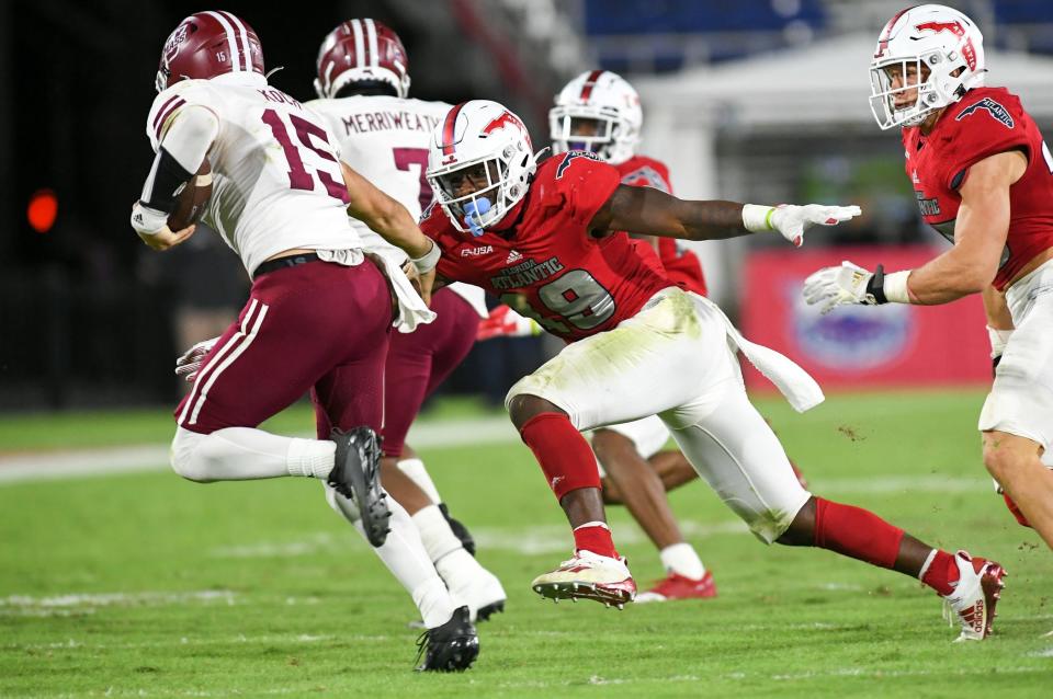 Florida Atlantic Owls linebacker Caliph Brice (19) makes a tackle during a 24-2 victory over the Massachusetts Minutemen in Boca Raton on November 20, 2020.