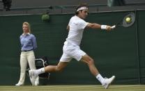 Roger Federer of Switzerland hits a return during his men's singles tennis match against Tommy Robredo of Spain at the Wimbledon Tennis Championships, in London July 1, 2014. REUTERS/Toby Melville