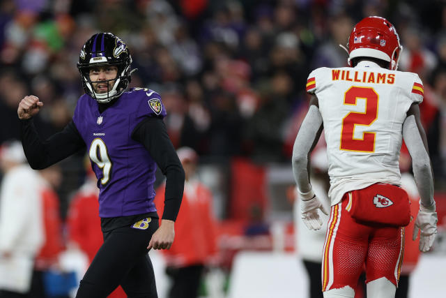 Chiefs' Patrick Mahomes, Travis Kelce interrupt Ravens' Justin Tucker's  pregame warmups - Yahoo Sports