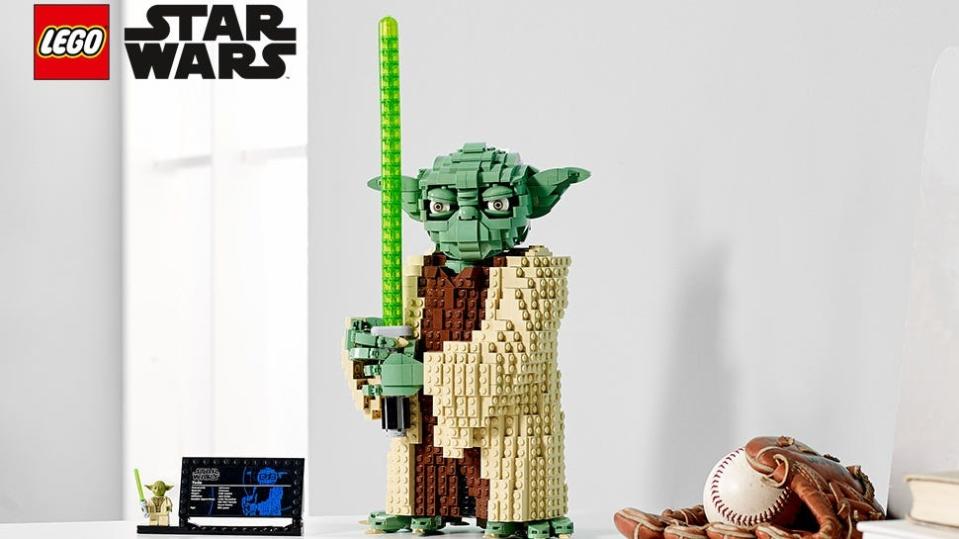 Best Lego Stars Wars gifts: Yoda 75255 Yoda Building Model.