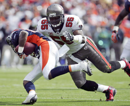 Derrick Brooks (R) is one of the greatest Bucs of all time and a Hall of Famer. (AP)