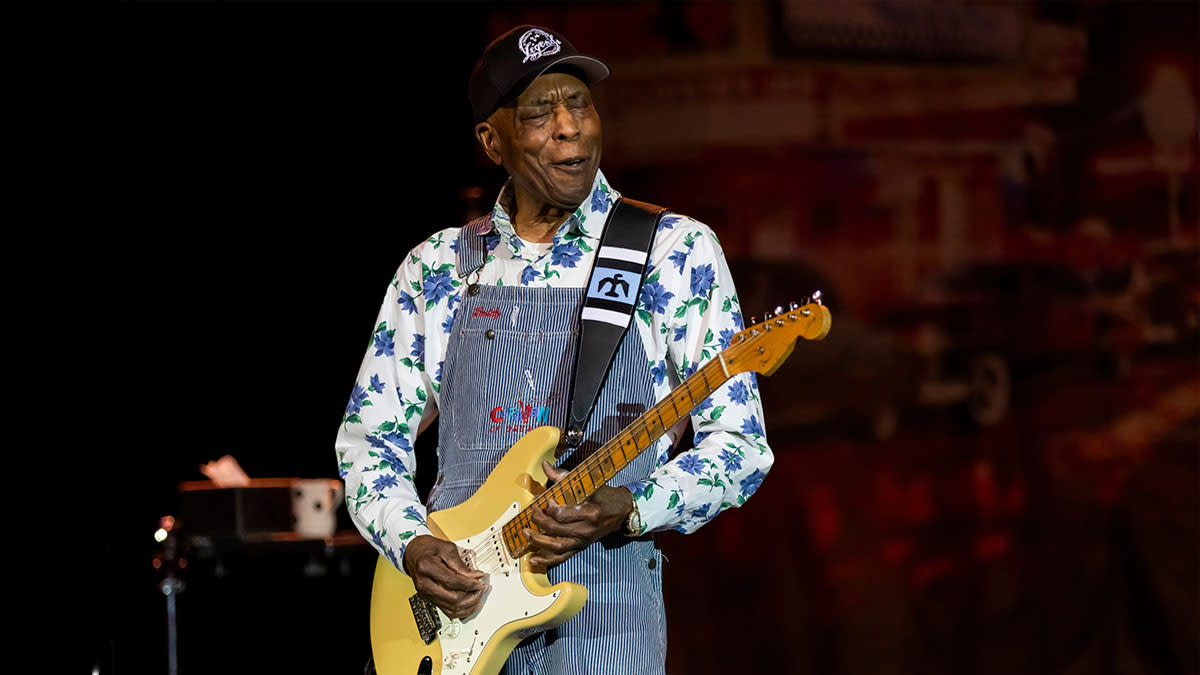  Buddy Guy, live onstage with his Stratocaster in 2023. 