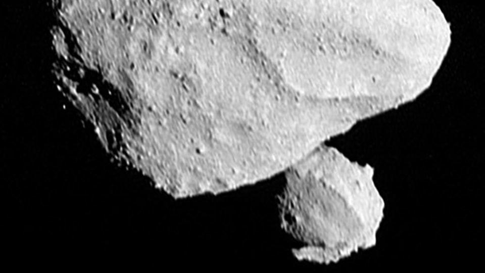 Yellow and rose dots pinpoint the trough and ridge features, respectively. - NASA/GSFC/SwRI/Johns Hopkins APL/NOIRLab