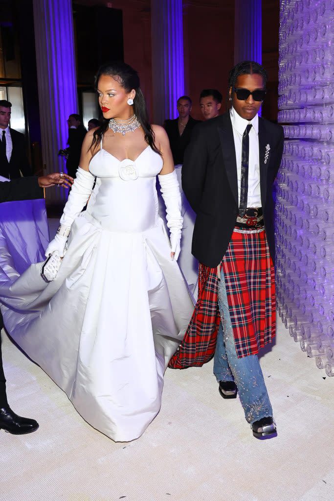 Rihanna Feels Bummy Next to ASAP Rocky 477