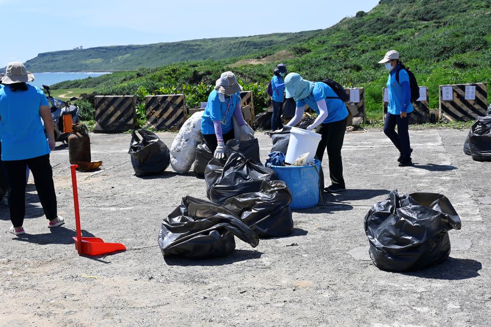 今年墾管處淨灘共清出超過200公斤的垃圾。（墾管處提供）
