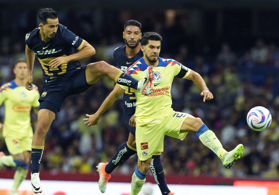 Henry Martin lleva varios torneos como una presencia constante para el América en el área rival. (Photo by RODRIGO ARANGUA/AFP via Getty Images)