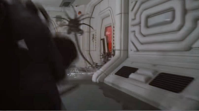 Screengrab - Facehugger attack