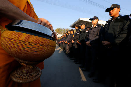 Thai police block Buddhist monks at the gate of Dhammakaya temple in Pathum Thani province, Thailand February 16, 2017. REUTERS/Jorge Silva