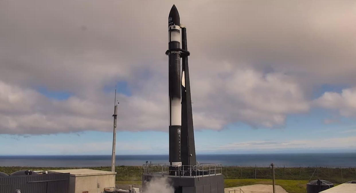  rocket lab electron rocket being fueled at new zealand launch pad 