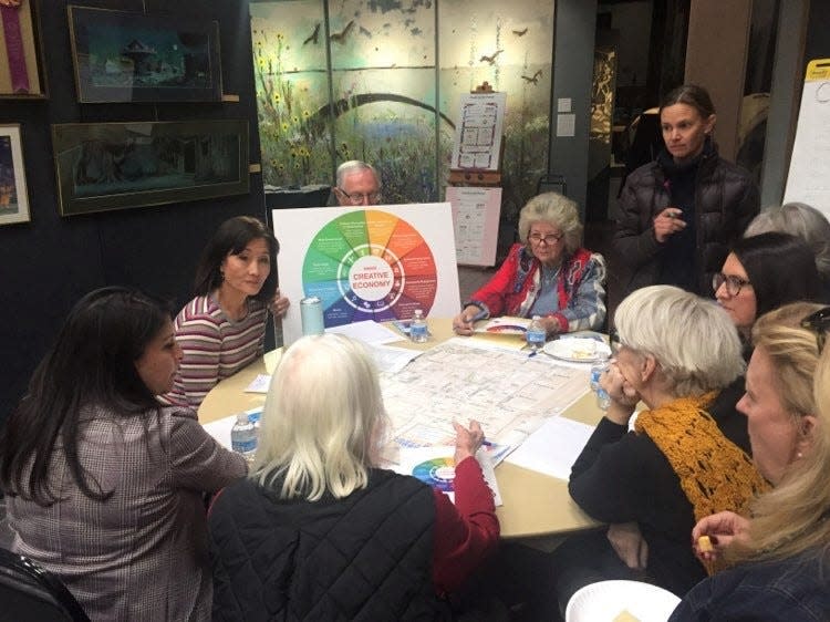 Michelle Negrette, New Mexico MainStreet creative economy and cultural planning revitalization specialist, seeks input from attendees during a public meeting creating an economic development plan for Carlsbad's arts and culture community on Jan. 19, 2023.