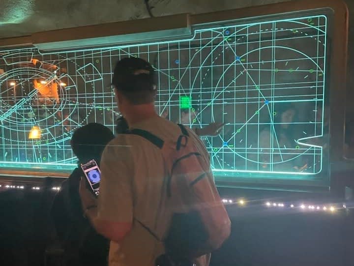 using the disney play app to interact with screens in line for star wars rise of the resistance