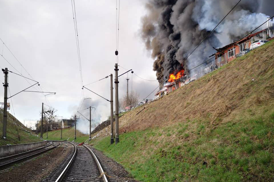 Damage caused by shelling close to the train station in Lviv on Monday.  (@lesiavasylenko / Twitter)