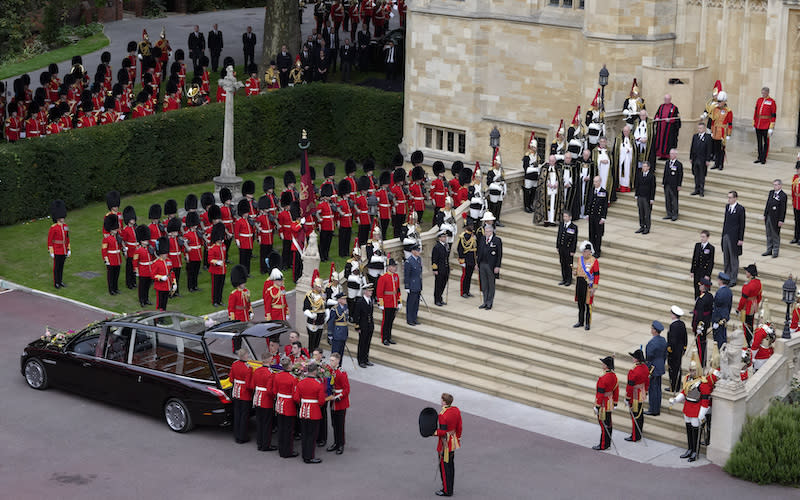 The coffin of the queen is carried toward Saint George’s Chapel for her funeral at Windsor Castle.