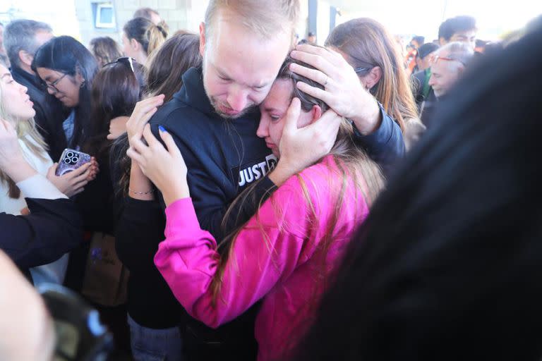 Emotivo recibimiento de los repatriados