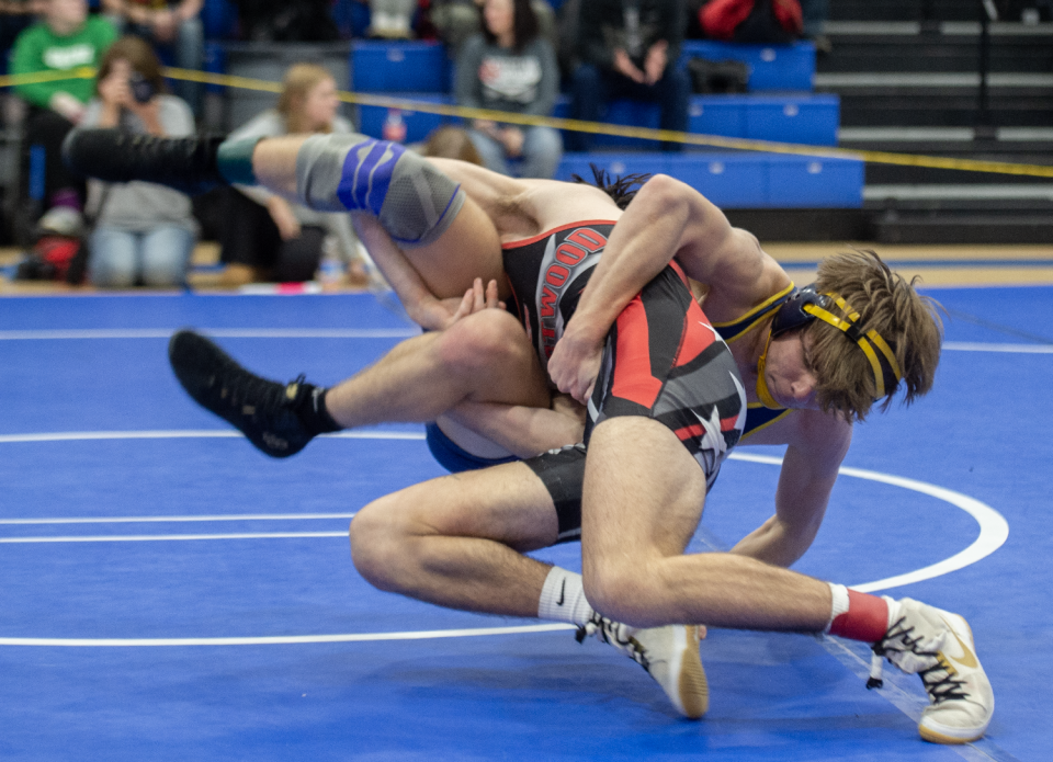 126 Finals JP Wrobel, Crestwood and Anthony Sindelar, Streetsboro.