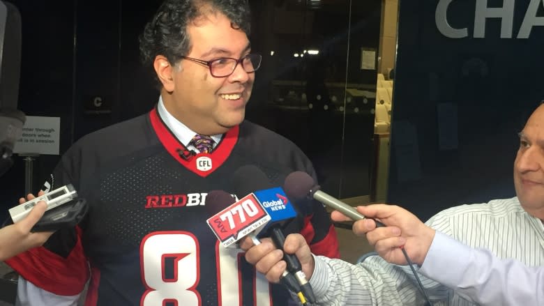 Mayor Naheed Nenshi dons Ottawa Redblacks jersey at city hall after Stamps loss