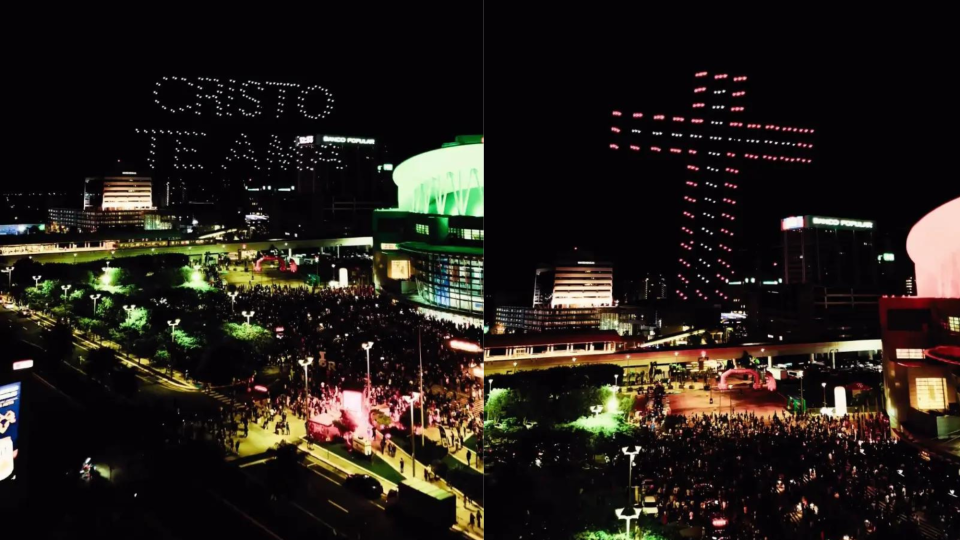 Daddy Yankee light show "Cristo Te Ama"